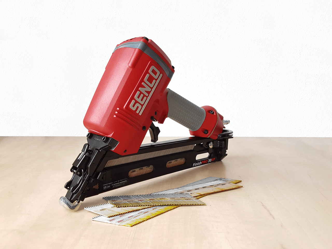 Senco FINISHPRO30XP 15 Gauge Angled Finish Nailer 25mm-50mm 9P2002N - ProNailers